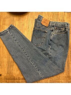 Levi’s 550 Relaxed Fit Tapered Leg women’s Denim Jeans Size 18. Excellent shape